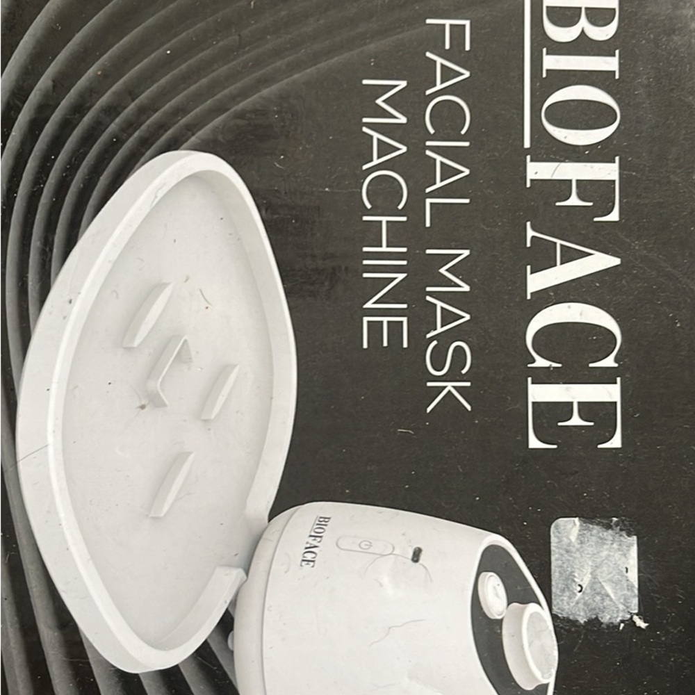 White Facial Mask Machine